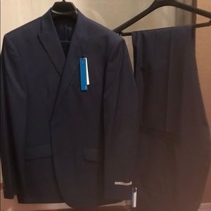Perry Ellis Mens Suit